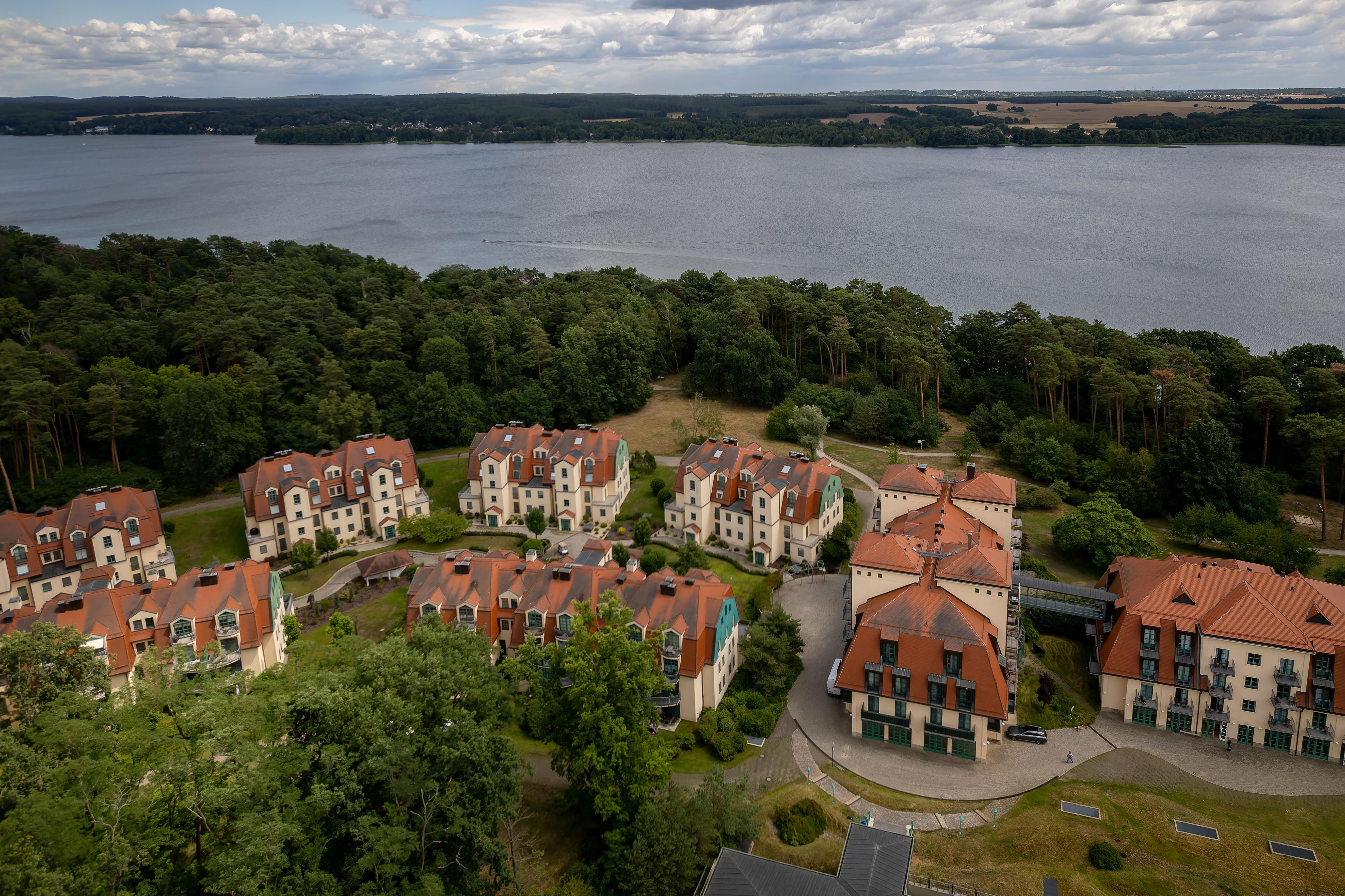 Precise Resort 巴特萨罗皮斯库夫 外观 照片 Aerial view of the town