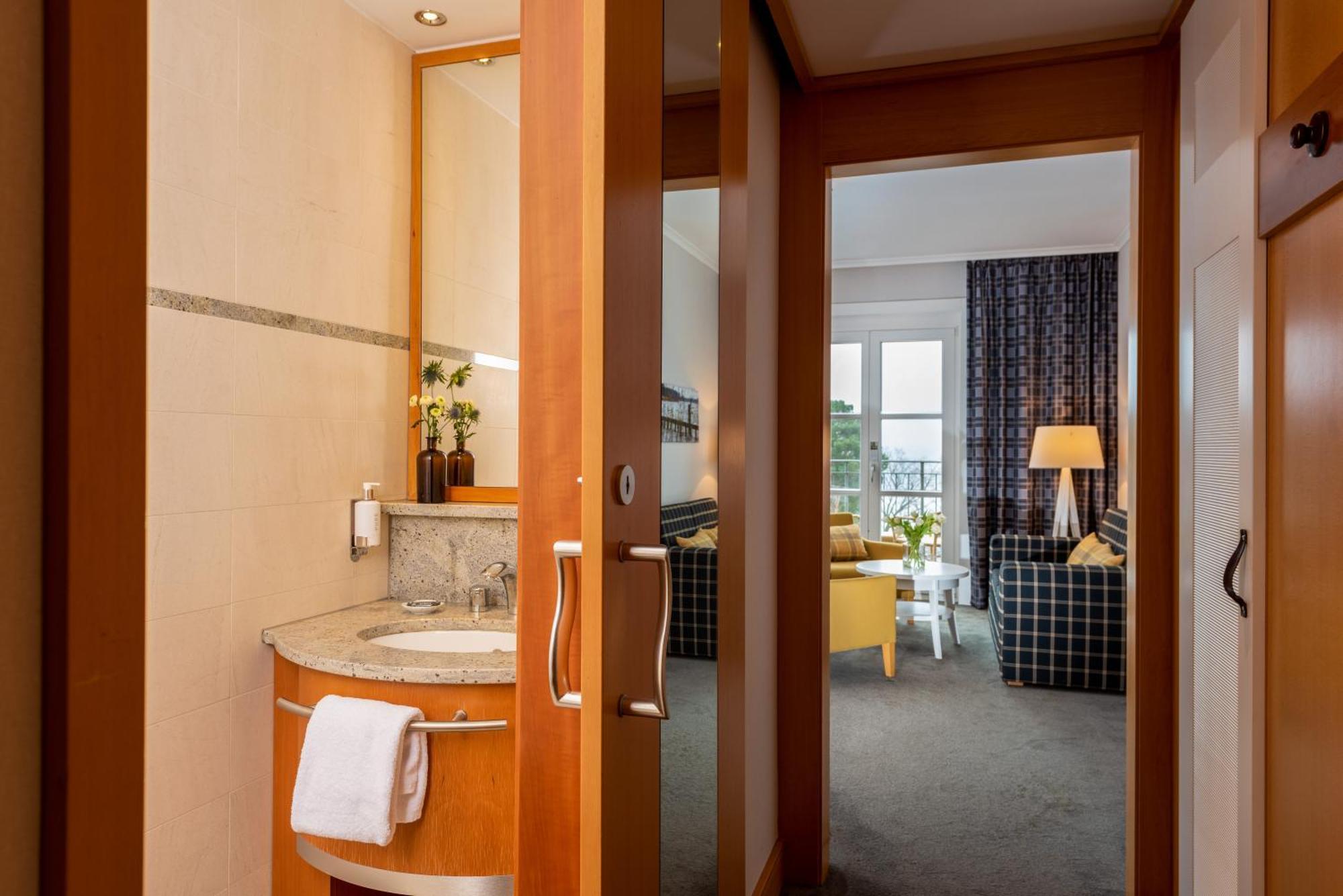 Precise Resort 巴特萨罗皮斯库夫 客房 照片 A typical room at the hotel